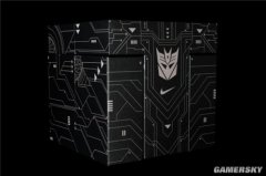 包罗3双带有签名的跑鞋和一个可动